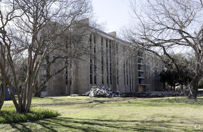 Primary Photo - 520 W Page Ave