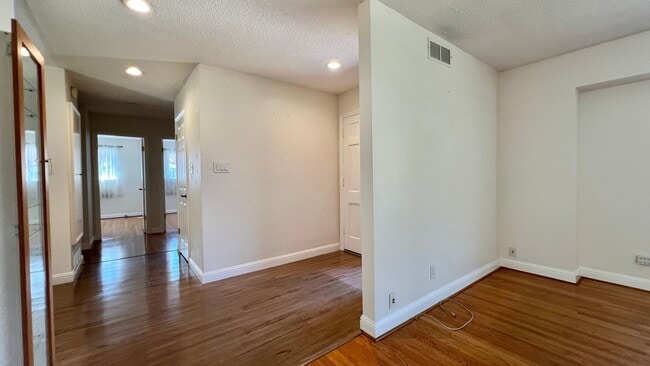Building Photo - Gorgeous house - Huge Backyard with Bonus ...