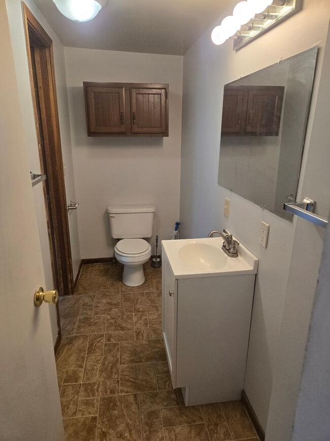 Building Photo - Characteristic 2-Bedroom Home with bonus r...