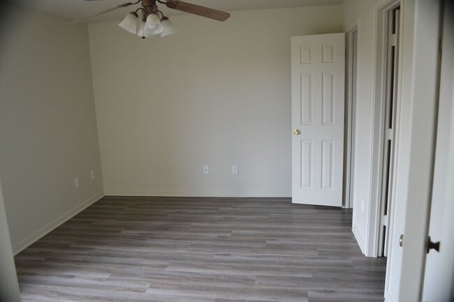 Building Photo - 212 Janelle Dr