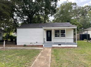 Building Photo - Newly Renovated 3 bed/2 bath - great location! MOVE IN SPECIAL!