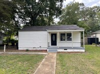 Building Photo - Newly Renovated 3 bed/2 bath - great location! MOVE IN SPECIAL!