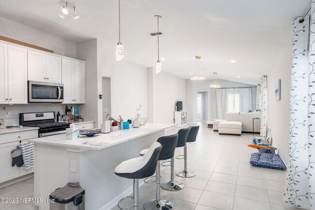 Building Photo - 581 Meadow Ridge Dr