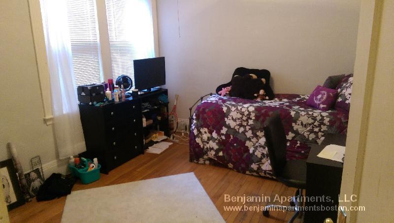 Building Photo - 463 Park Dr