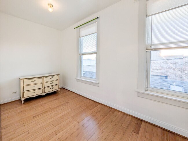 Building Photo - 2025 W Coulter St