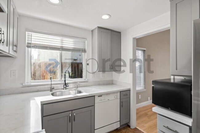 Building Photo - 33739 Slender Ct