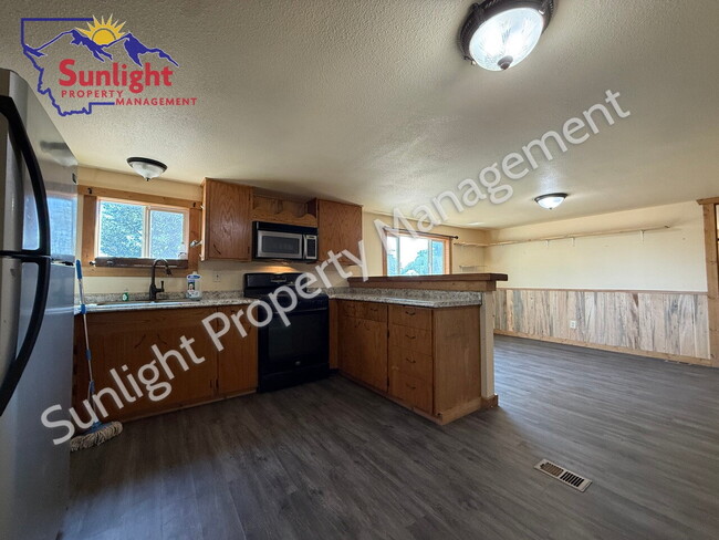 Building Photo - Updated 3 Bedroom Mobile Home - Large Fenced Yard - Fromberg, MT