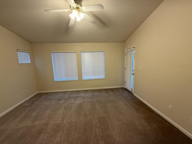 Building Photo - 5731 N Tracy Ave