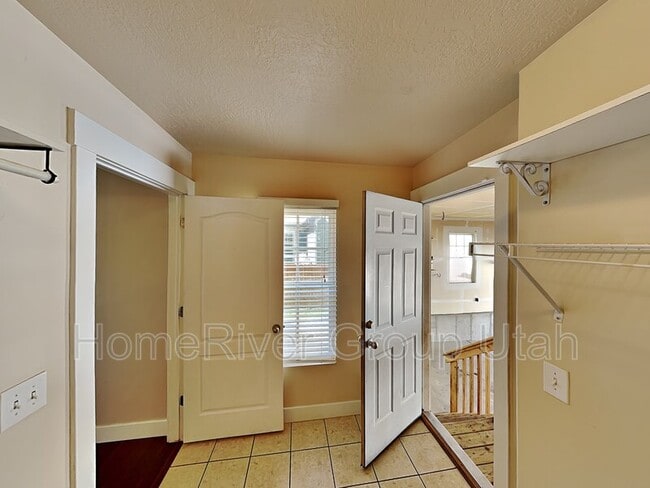 Building Photo - 10981 Topview Rd