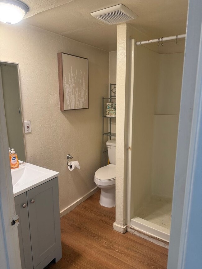 Building Photo - Small One Bedroom House