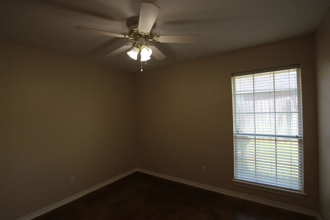 Building Photo - Almost Ready! 3 Bedroom 2 Bath in Whitehouse ISD!