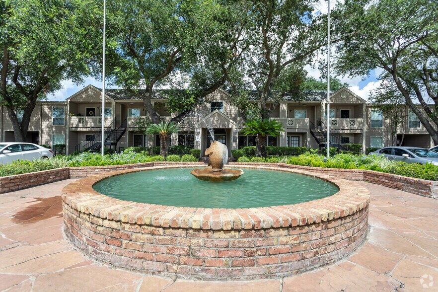 Kingswood Village Apartments 3233 Mangum Rd Houston TX 77092
