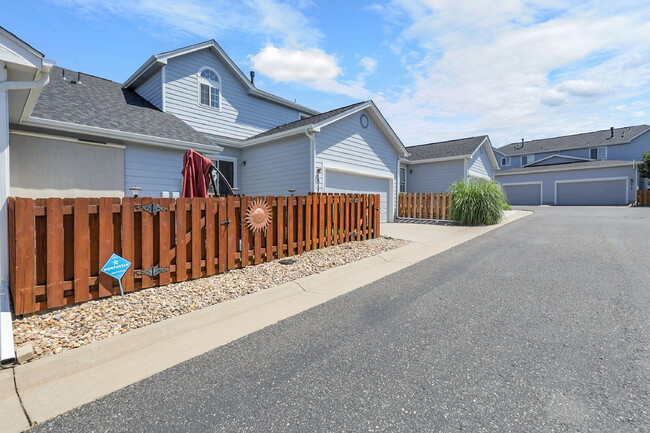 Building Photo - $2,540.95- 3 Bed, 3 Bath Townhome in Aurora with Central AC, In Unit Laundry and Patio Space!