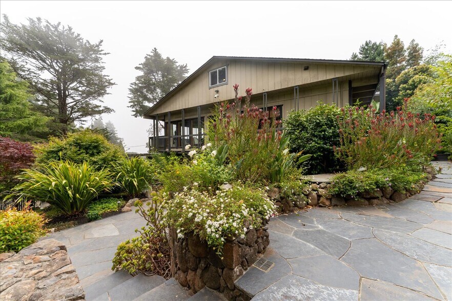 Private Garden - 473 Panoramic Hwy