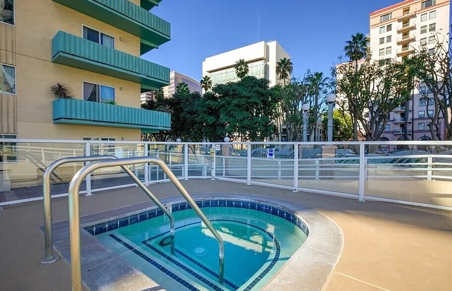 Building Photo - 388 E Ocean Blvd