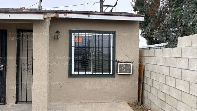 Building Photo - 105 E 8th St