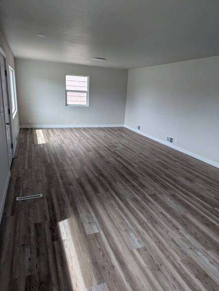 Building Photo - 1823 Alderson Ave