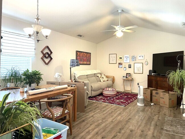 Building Photo - 3 bedroom, 2 bath in Grass Valley, CA 95945