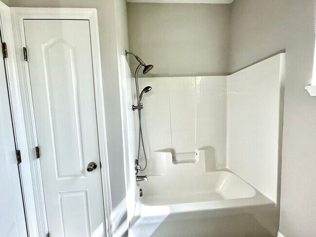 Building Photo - Gorgeous 3/2 Pool Home in Apopka's Parkside at Errol Estate!