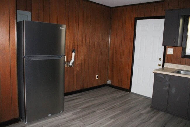 Building Photo - 204 Park Ave W