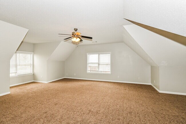 Building Photo - 105 Whispering Creek Dr