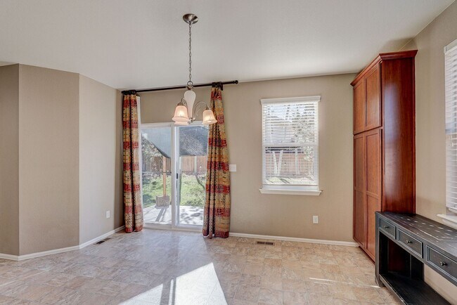 Building Photo - 5 bedroom single family home in Castle Rock.