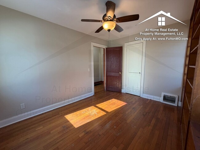 Building Photo - 707 Hollyhock Dr