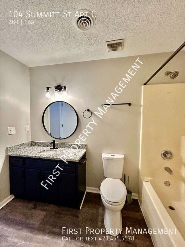 Building Photo - 104 Summitt St