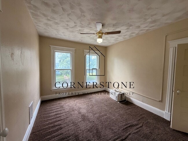 Building Photo - 3 Bedroom House - $850