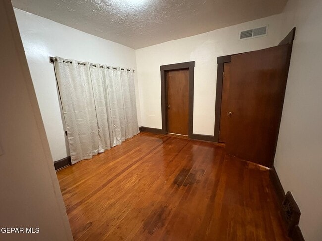 Building Photo - 3418 Pershing Dr