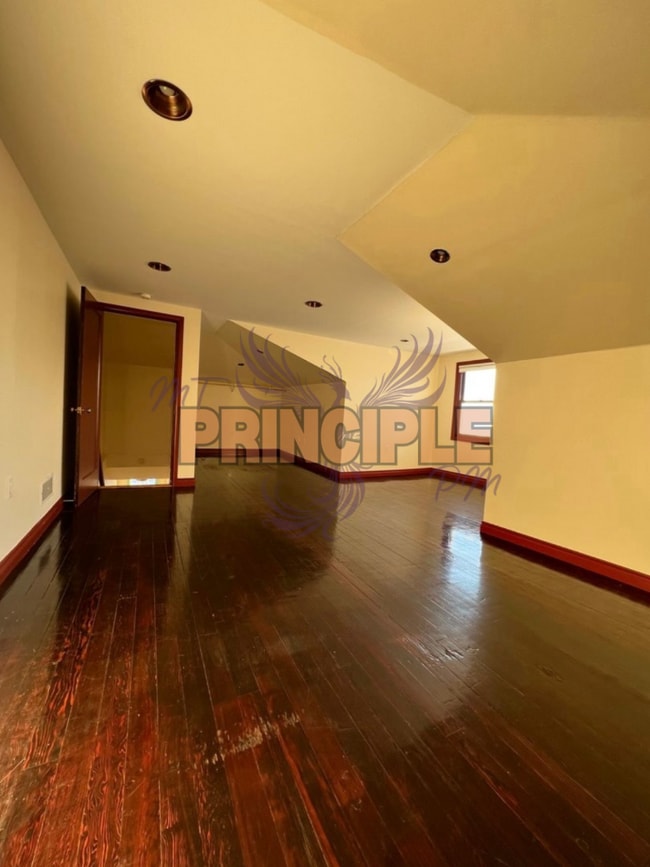 Building Photo - 403-405 1/2 W Granite