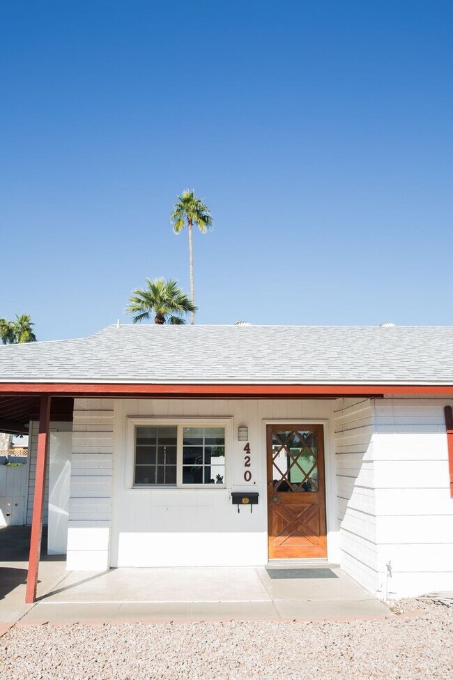 Building Photo - Gorgeous Fully Furnished 3 Bd 2 Bath Vacation Home!