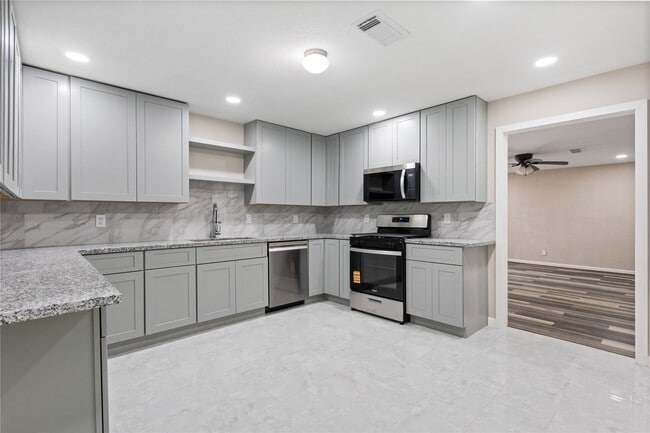 Building Photo - 10613 Chadwick St