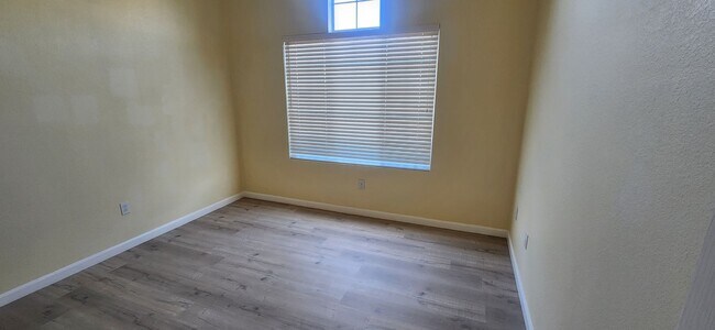 Building Photo - Large single story 4bd/3bath home in Elk Grove!!!