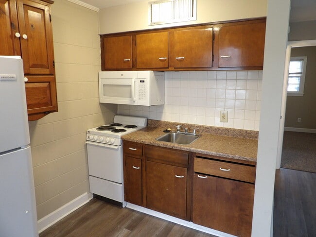 Building Photo - 903 Collins Ln