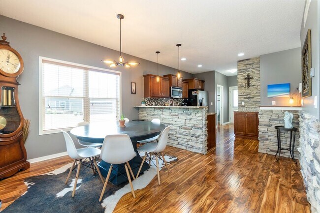 Building Photo - PRAIRIE TRAIL!! 4 Bed, 3.5 Bath Two-Story Home in Ankeny
