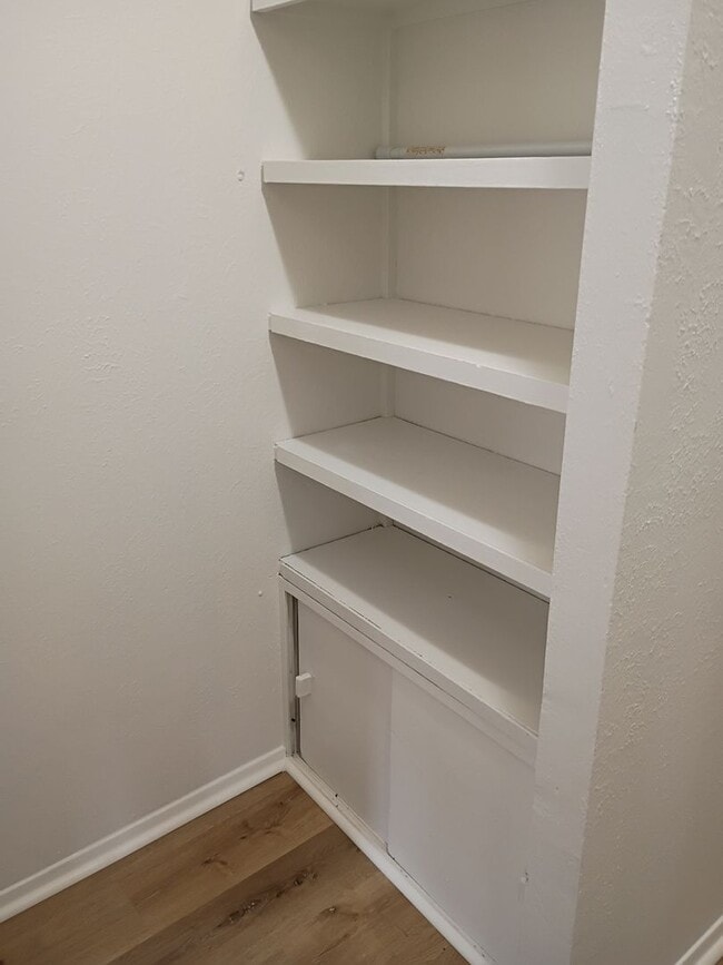 Building Photo - Updates....Updates.....Updates!!!! 3 Bed 2...