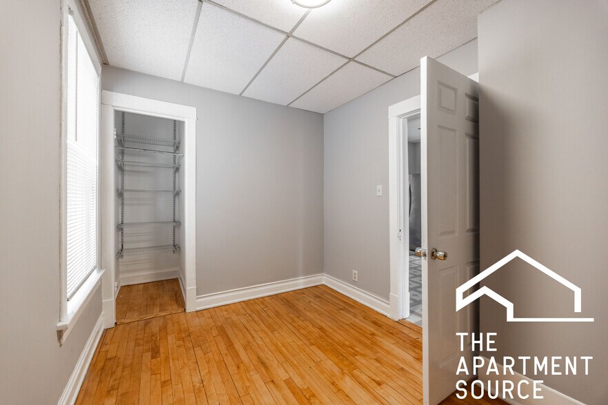 Building Photo - 5128 W Henderson St