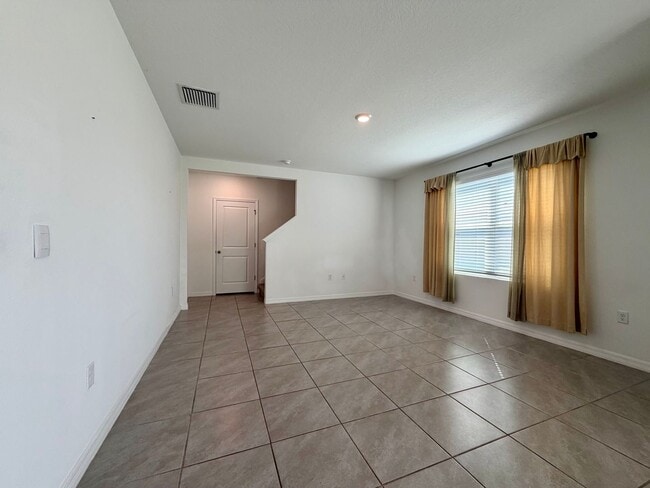 Building Photo - Beautiful 4 bed/3 bath 2 story!