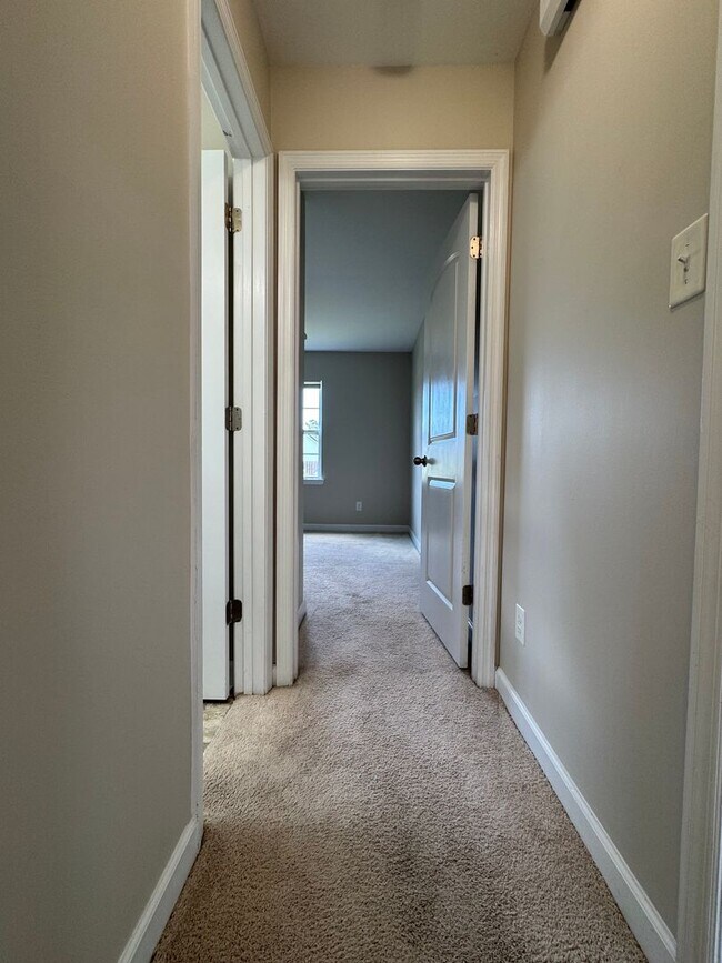 Building Photo - Sensational in Sagewood!