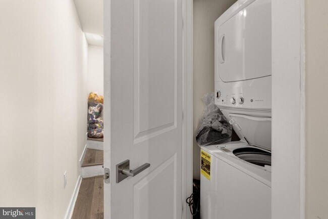 Building Photo - 19 S 44th St