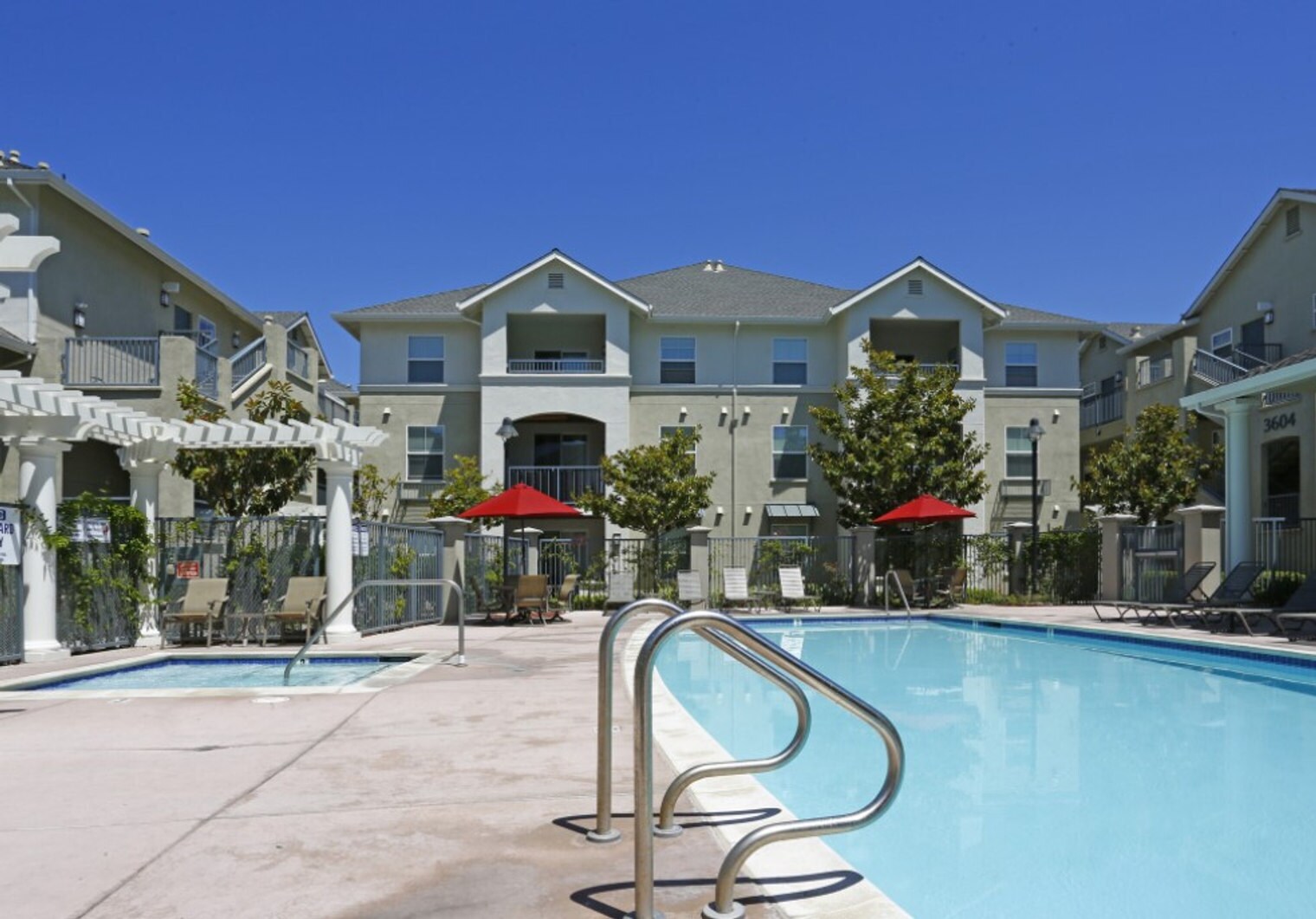 Building Photo - 3608 Flora Vista Ave