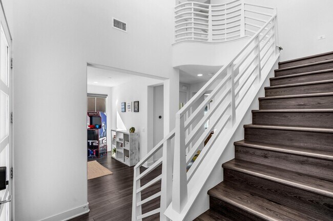 Building Photo - 35821 Cannon Dr