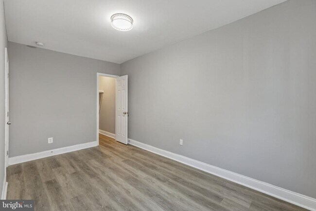 Building Photo - 405 34th St SE