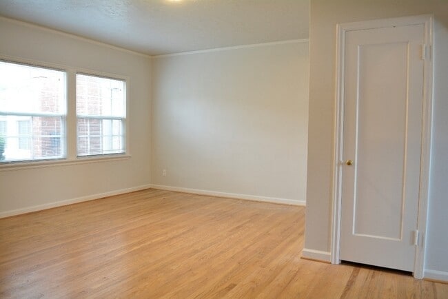 Building Photo - 5040 SE 75th Ave