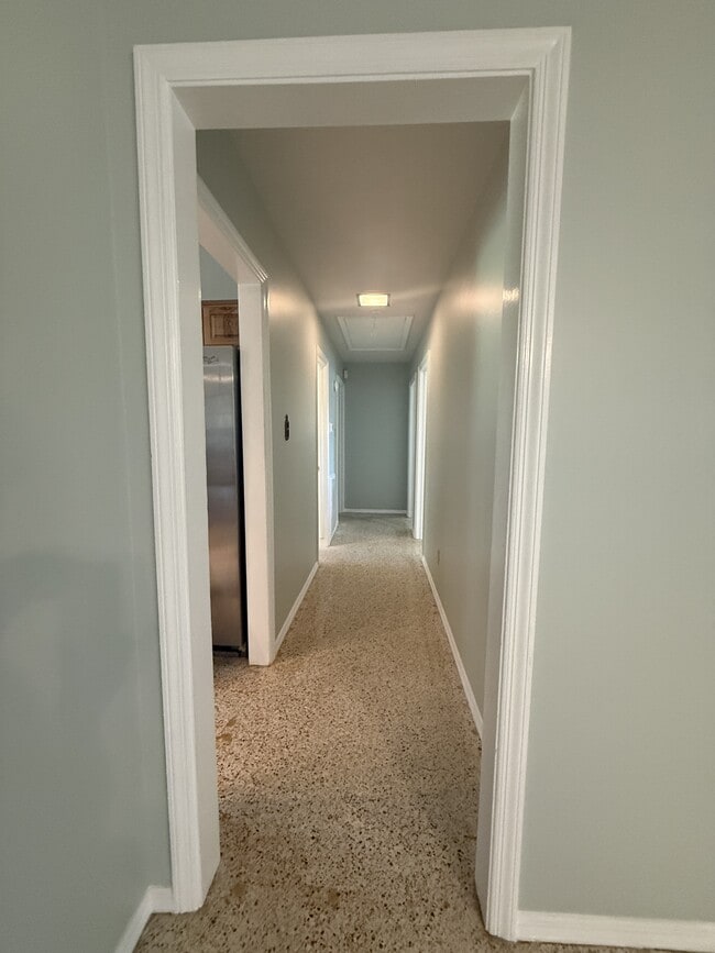 Building Photo - 2803 Smilax Ave