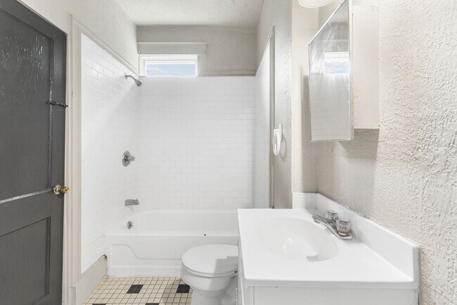 Interior Photo - Grandview