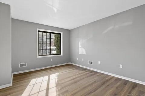 Building Photo - 365 Mather St