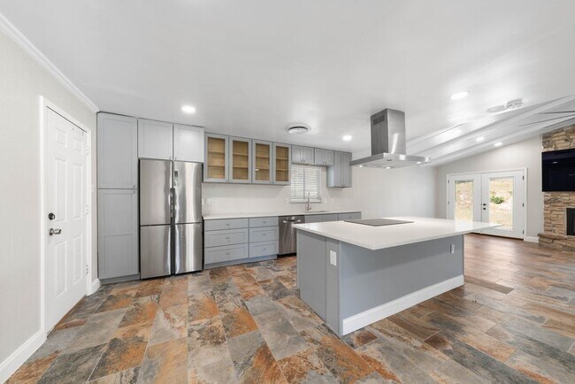 Building Photo - Spacious 4-Bedroom Retreat with Fireplace & Island Kitchen in New Braunfels