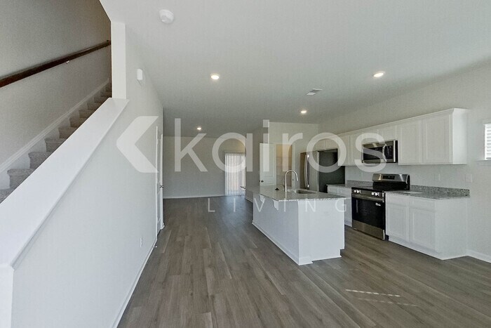 Building Photo - 2153 Banyon Cir